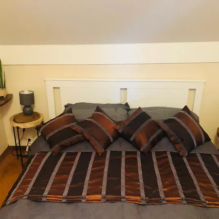 Birdland Apartment
